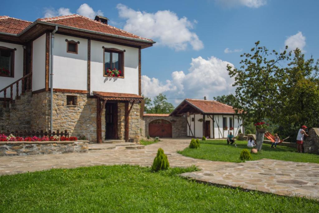 Κήπος έξω από το Guest House Stoilite