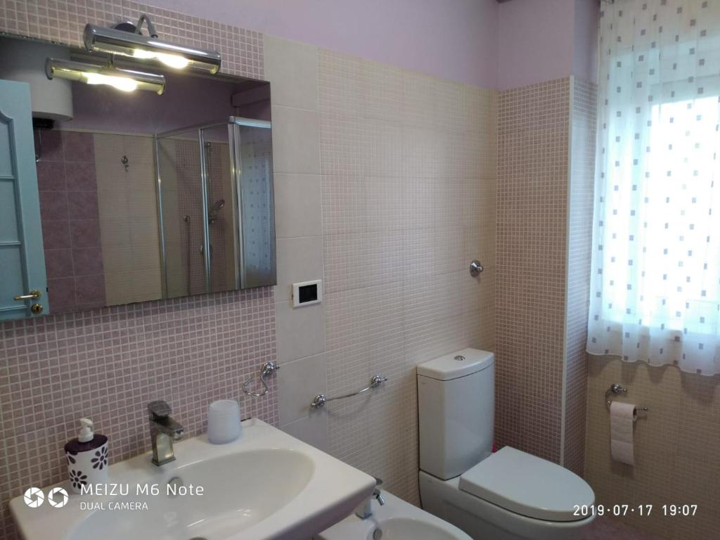 A bathroom at APPARTAMENTO VISTAMARE