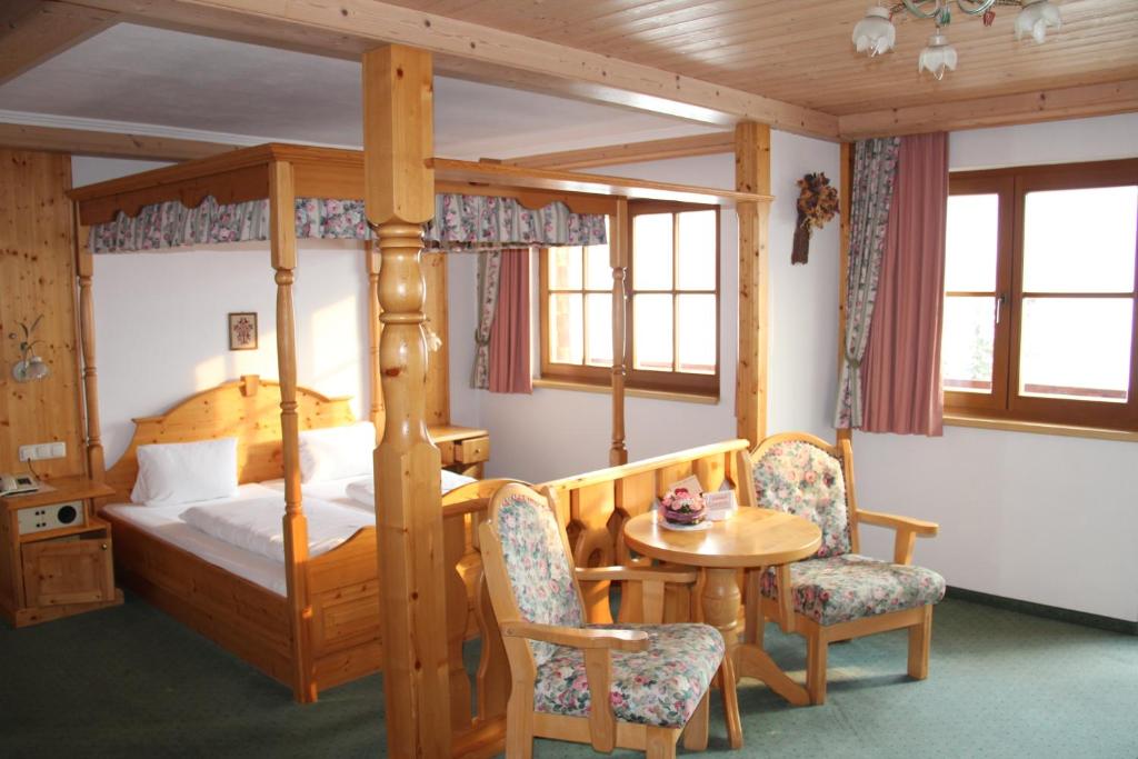 Postel nebo postele na pokoji v ubytování Panorama-Hotel Winklerhof