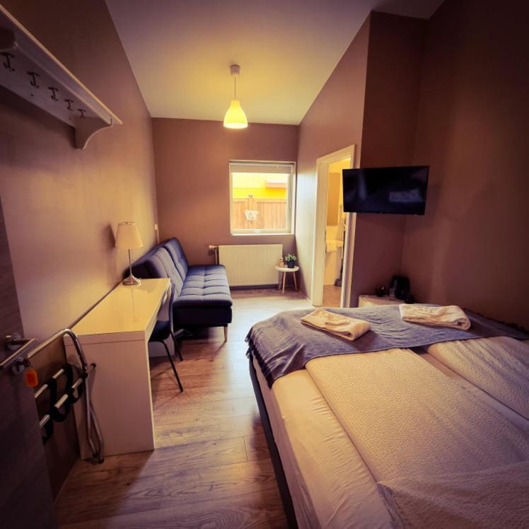 Postel nebo postele na pokoji v ubytování Reykjadalur Guesthouse