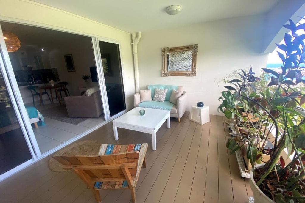 a living room with a couch and a table at Grand Studio Les Horizons Papeete in Papeete