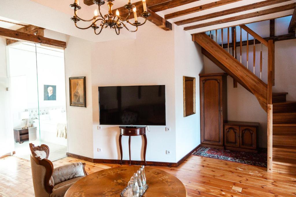 Televízia a/alebo spoločenská miestnosť v ubytovaní VILLA RED by COLUMBUS Ustka