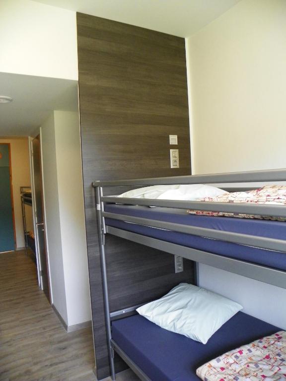HI Malmedy Hostel - Bed In Een Mannenslaapzaal Met 8 Bedden