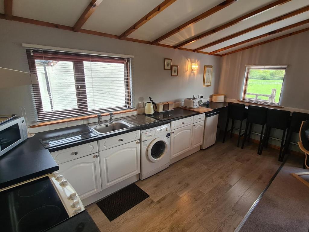 Kuchyň nebo kuchyňský kout v ubytování Hawthorn Self Catering Cottages