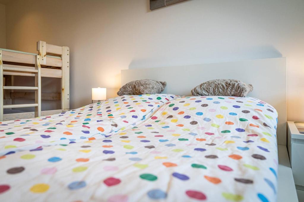Posteľ alebo postele v izbe v ubytovaní Apartament Ustronny