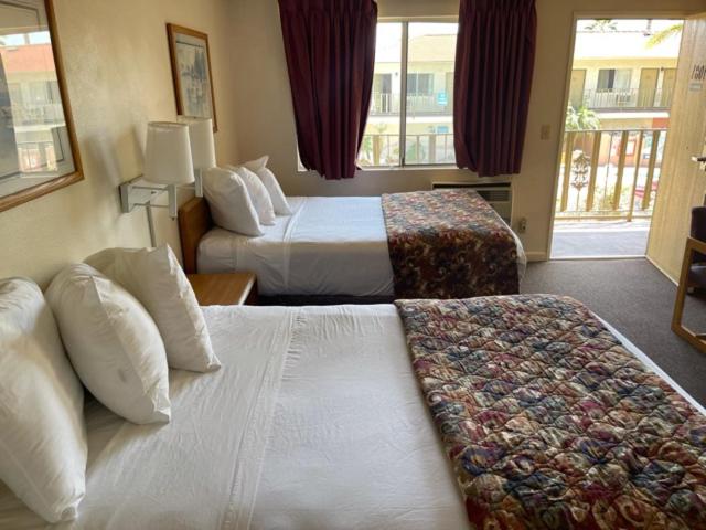California Suites Hotel photo