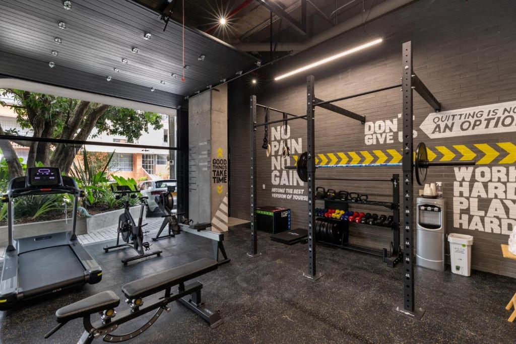 Fitness centrum a/nebo fitness zařízení v ubytování Landmark Hotel