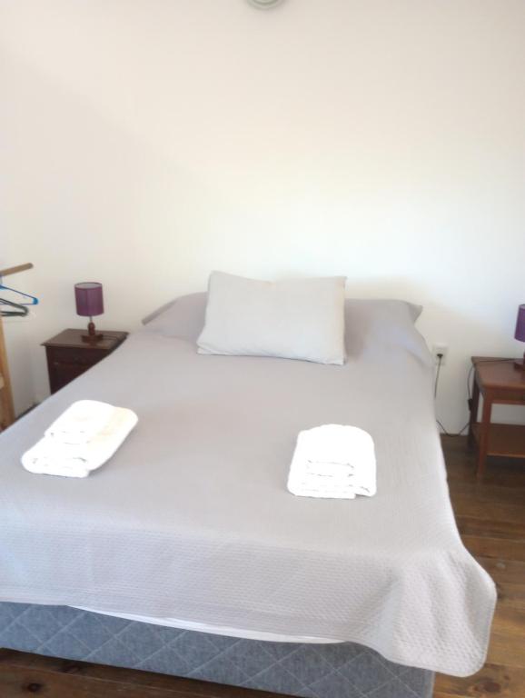 a white bed with two white towels on it at je nous studio 3 in José Ignacio