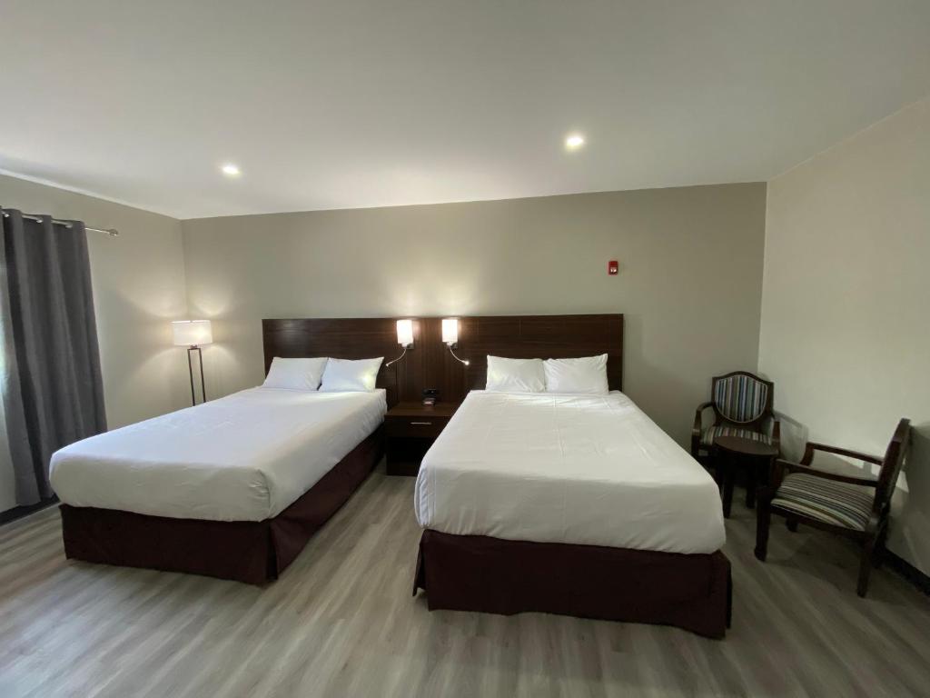 Postel nebo postele na pokoji v ubytování Econo Lodge