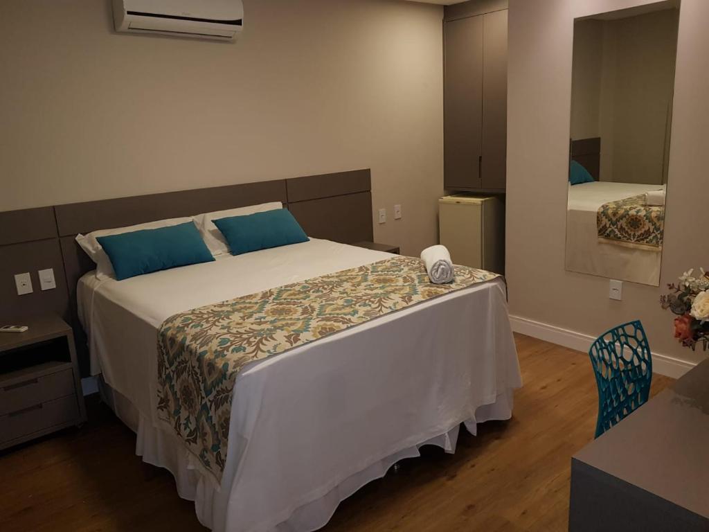 Postel nebo postele na pokoji v ubytování Caetité Palace Hotel