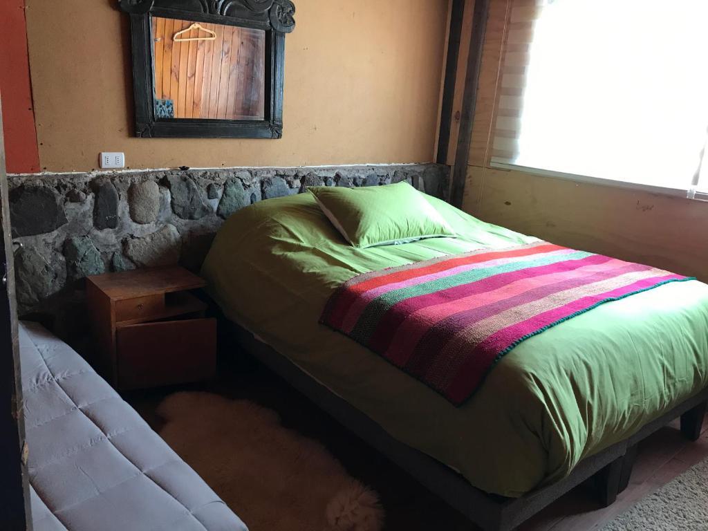 Postel nebo postele na pokoji v ubytování Hostal Piolet en Baños Morales
