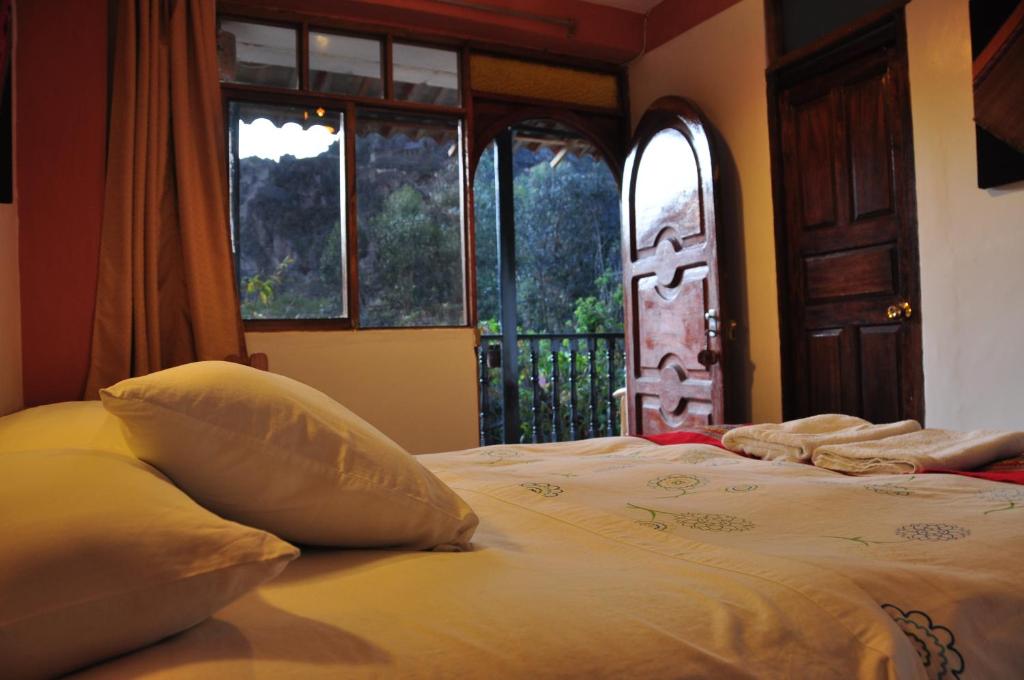 Postel nebo postele na pokoji v ubytování Las Orquideas Ollantaytambo