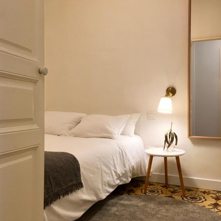 A bed or beds in a room at L'ANTIGA