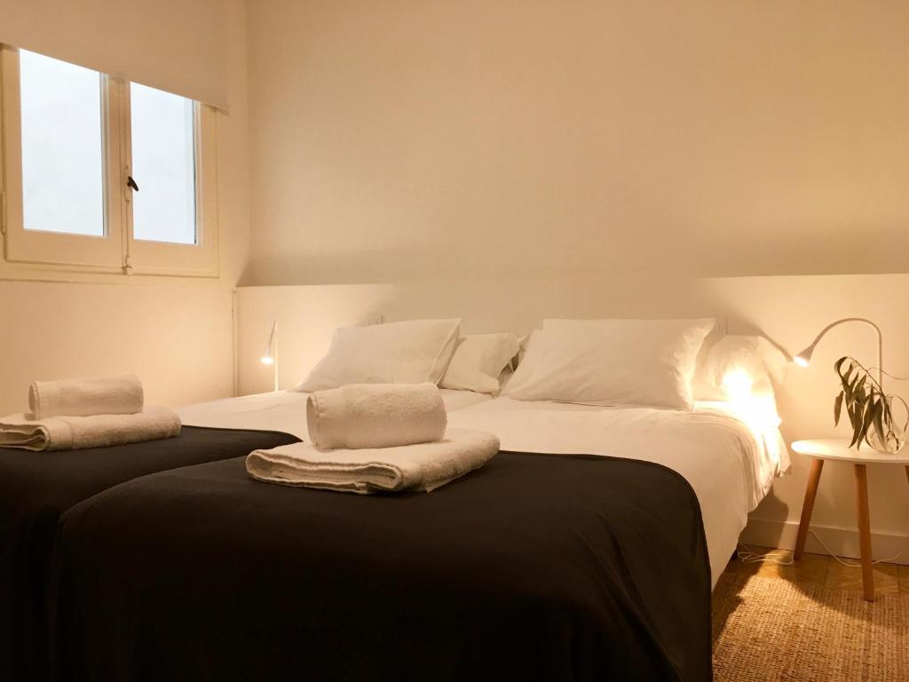 A bed or beds in a room at L'ANTIGA