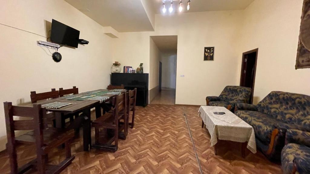 TV a/nebo společenská místnost v ubytování Kataryn Hostel