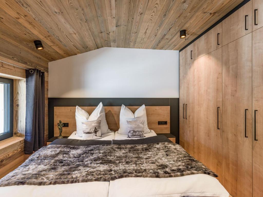 Кровать или кровати в номере Chaleo Apartments