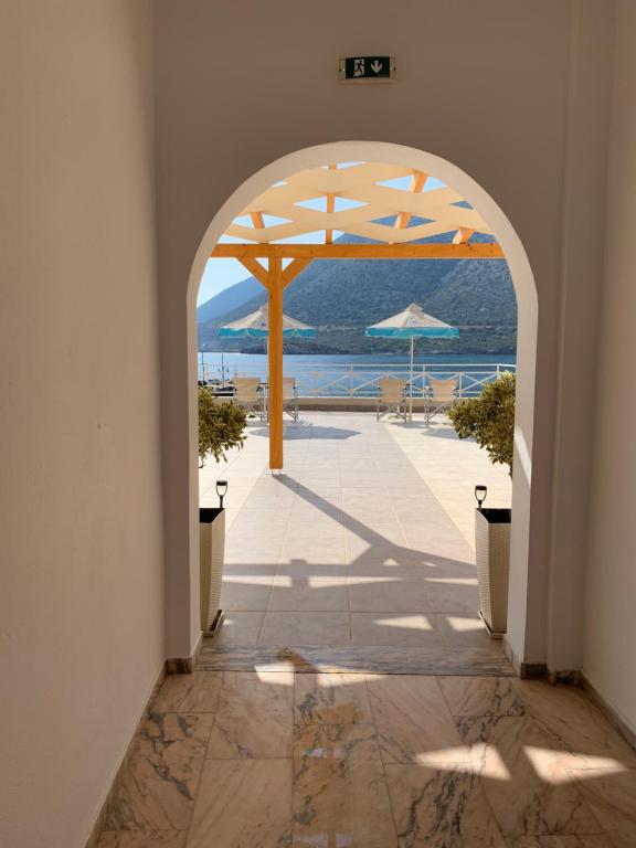 an archway leading to a patio with a view of the ocean at Sea View Studios Bali Harbour Beach in Balíon
