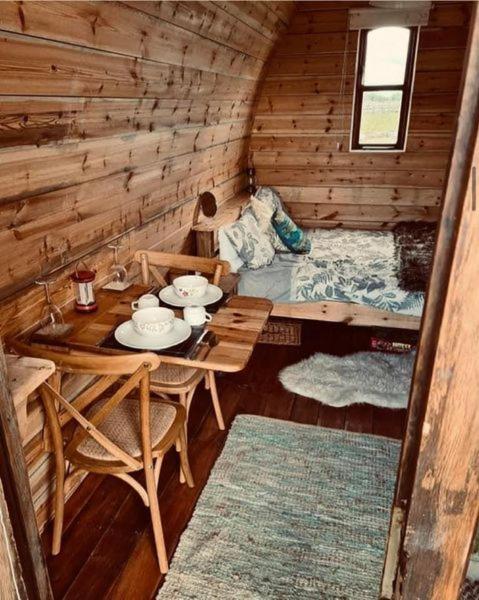 Posezení v ubytování Skipbridge farm glamping