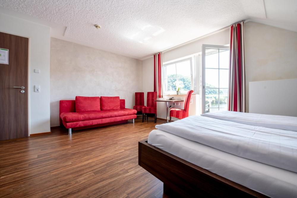 Postel nebo postele na pokoji v ubytování Garni Hotel Henn