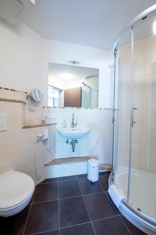Koupelna v ubytování Garni Hotel Henn