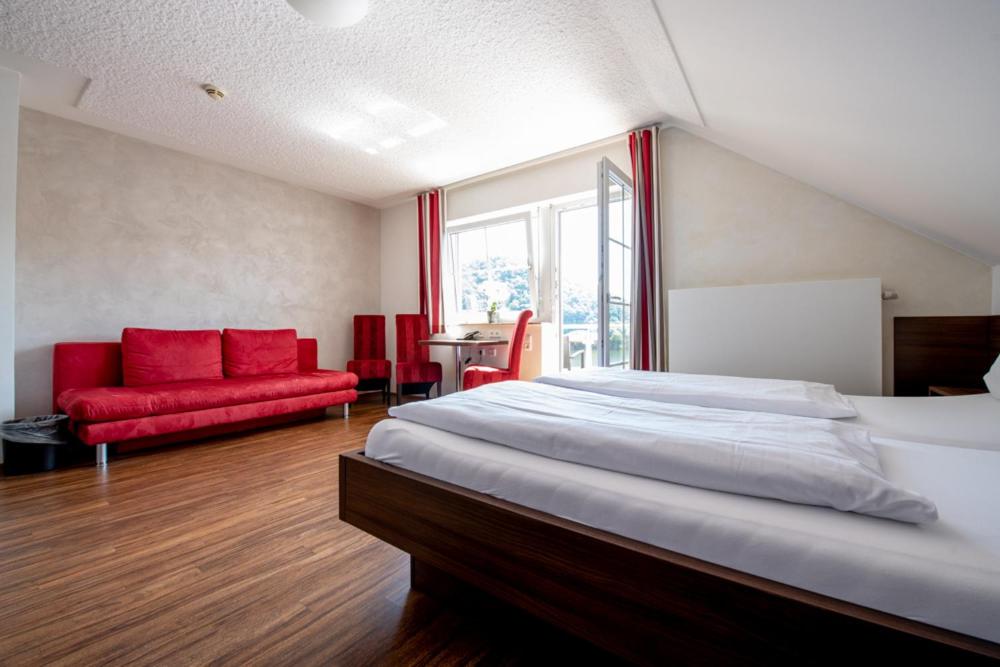 Postel nebo postele na pokoji v ubytování Garni Hotel Henn