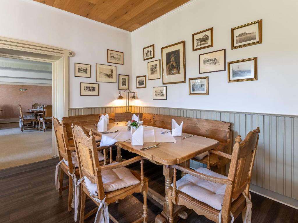 Posezení v ubytování Nordsee-Hotel Arlau-Schleuse