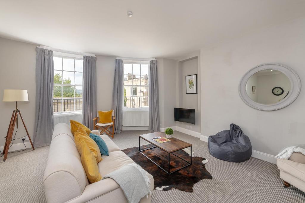 Georgian 2 Bed Apartment With 3 Bathrooms And Parking
