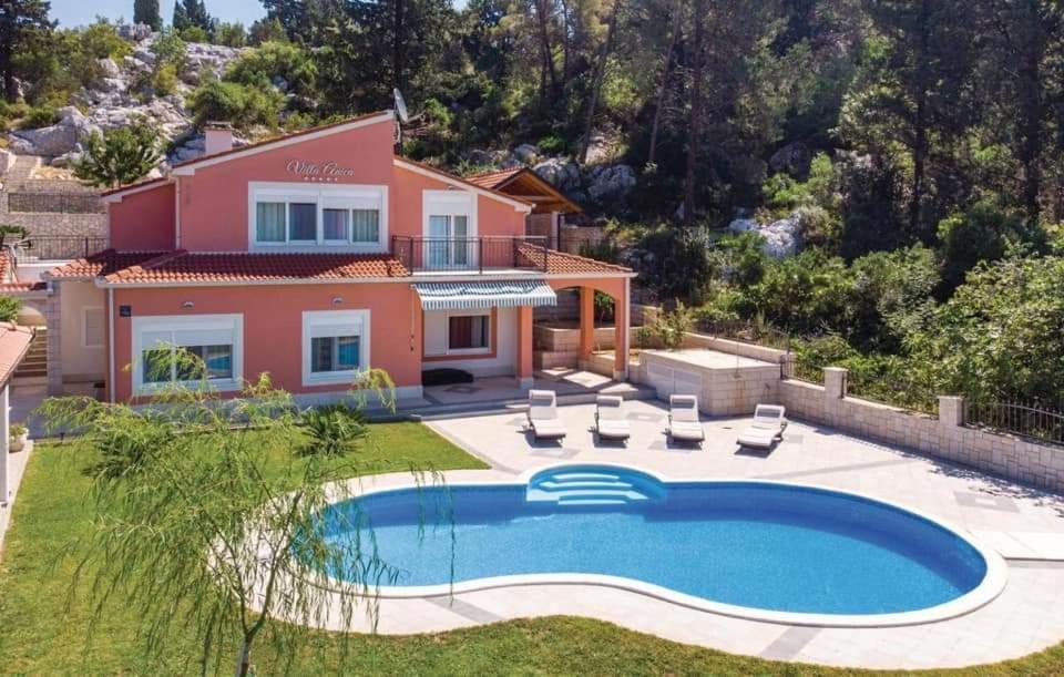 Bazén v ubytování Villa Fabry nebo v jeho okolí