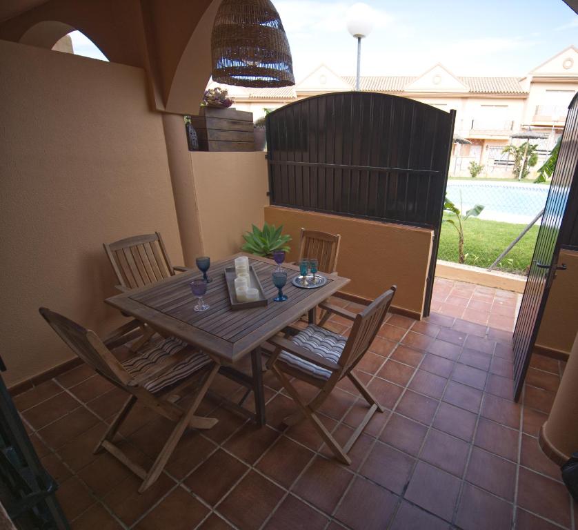 Balkón alebo terasa v ubytovaní Apartamento Residencial Al Andalus 117, La Barrosa, Chiclana, Incluye parking a unos metros del mar