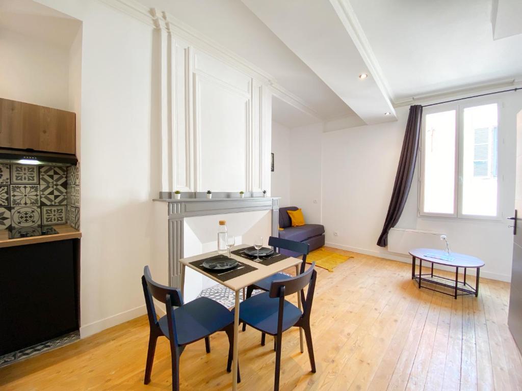 Kuchyň nebo kuchyňský kout v ubytování Hypercentre 5 Toulouse beau studio climatisé