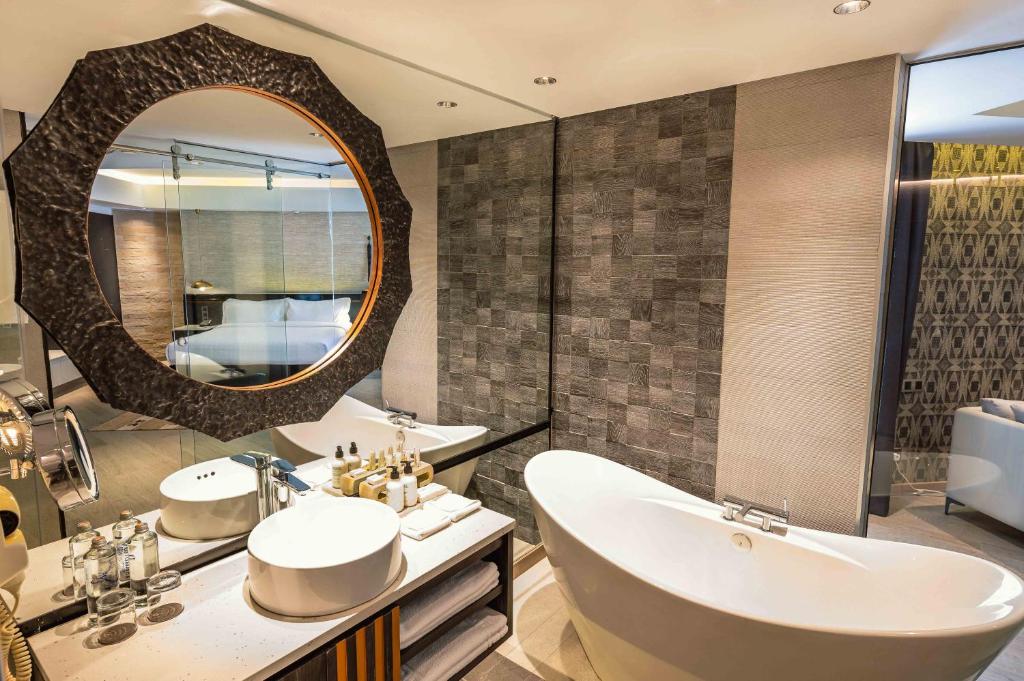 Koupelna v ubytování Tribe Hotel, Nairobi, a Member of Design Hotels