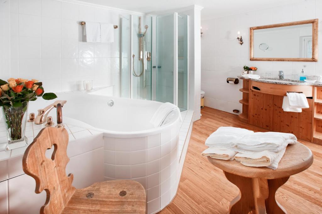 Mittelburg Wellnesshotel - Junior Suite With Mountain View