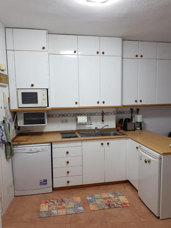 Kuchyň nebo kuchyňský kout v ubytování Modern, cozy studio