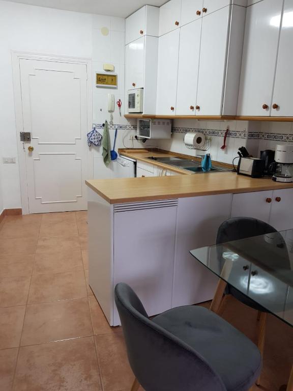 Kuchyň nebo kuchyňský kout v ubytování Modern, cozy studio