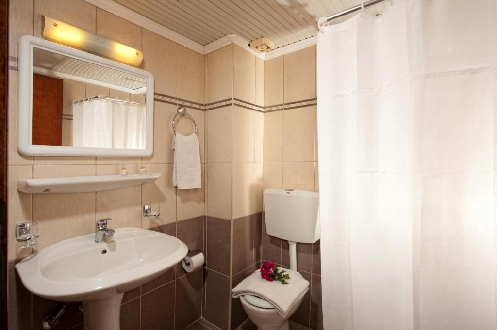 Koupelna v ubytování Malia Mare Hotel