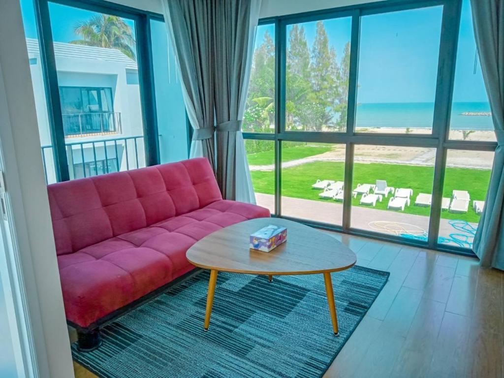 Balkón nebo terasa v ubytování HATCHAO HERITAGE BEACH FRONT RESORT