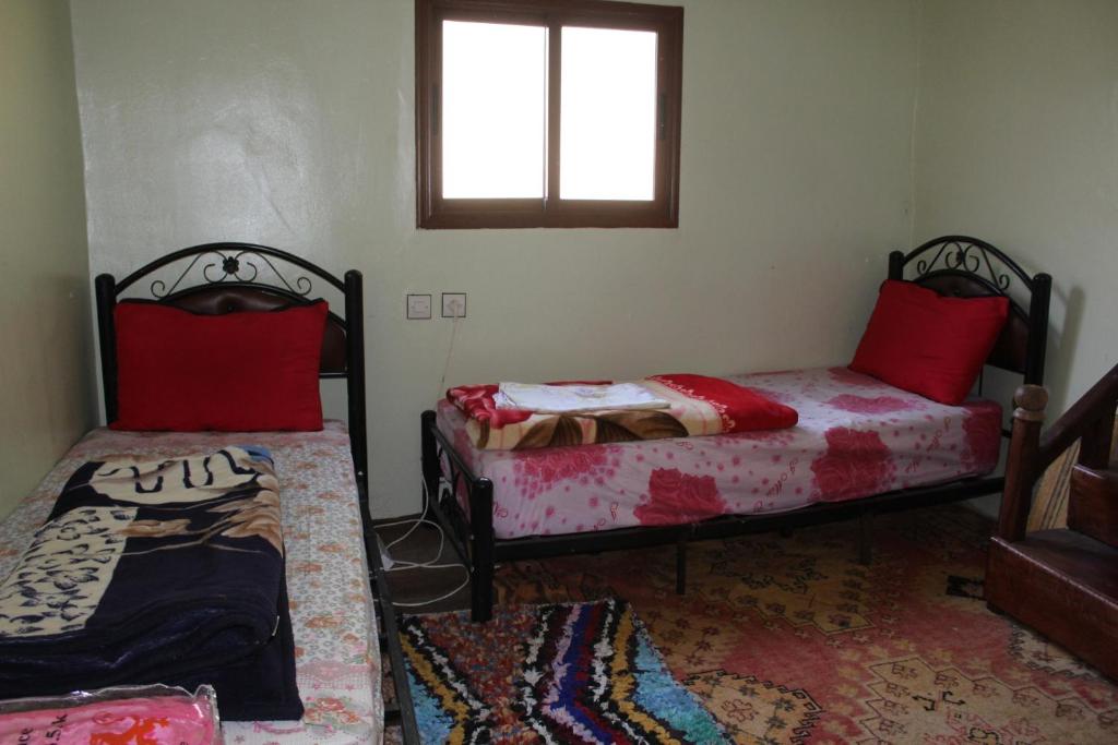 Auberge Toubkal Amsouzart Aitst Idar - Camera Quadruplo Economica Con Bagno In Comune