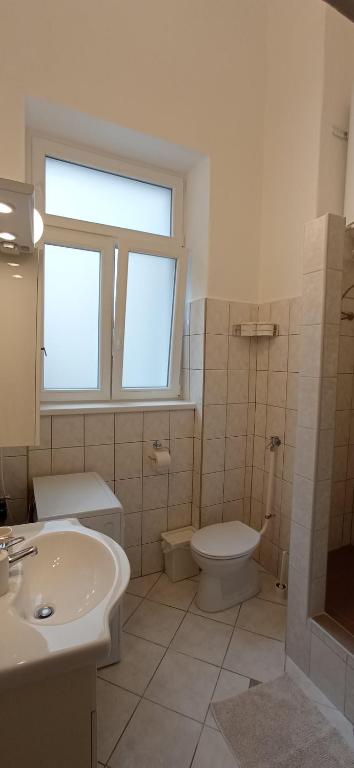 Kúpeľňa v ubytovaní Duna Szecsi Apartman