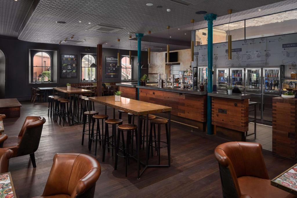 Setustofa eða bar á Esplanade Hotel Fremantle - by Rydges