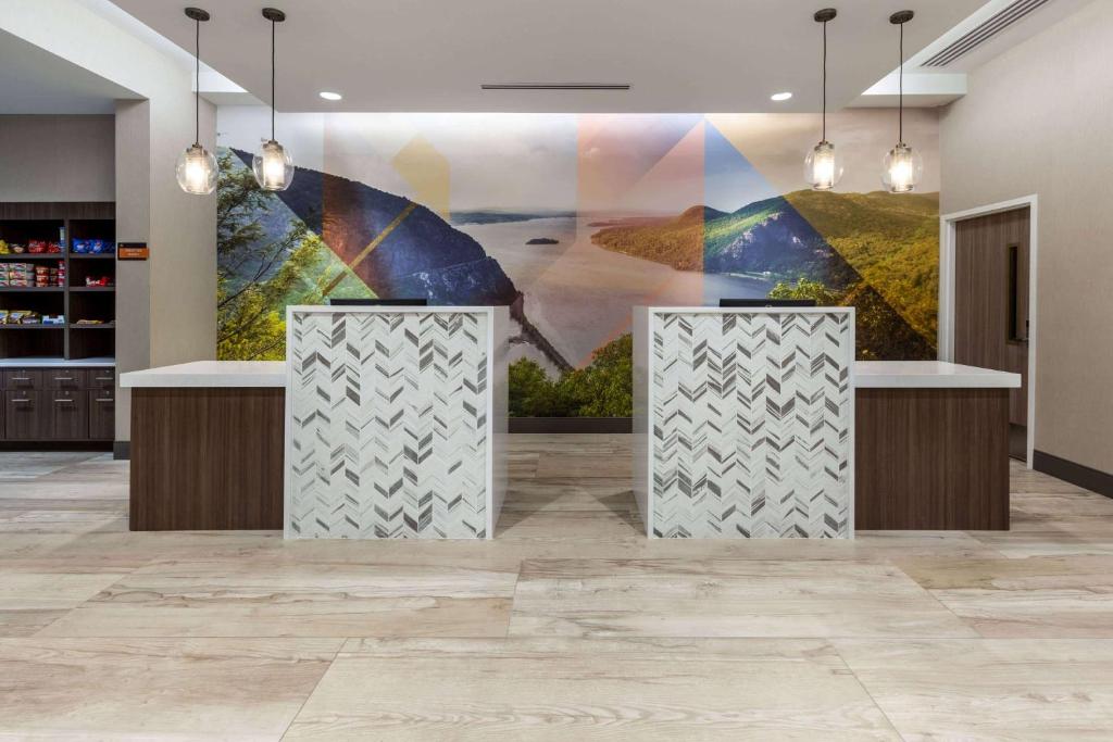 Vstupní hala nebo recepce v ubytování La Quinta Inn & Suites by Wyndham Middletown-Goshen