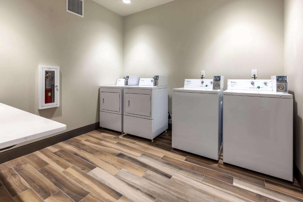 Postel nebo postele na pokoji v ubytování La Quinta Inn & Suites by Wyndham Middletown-Goshen