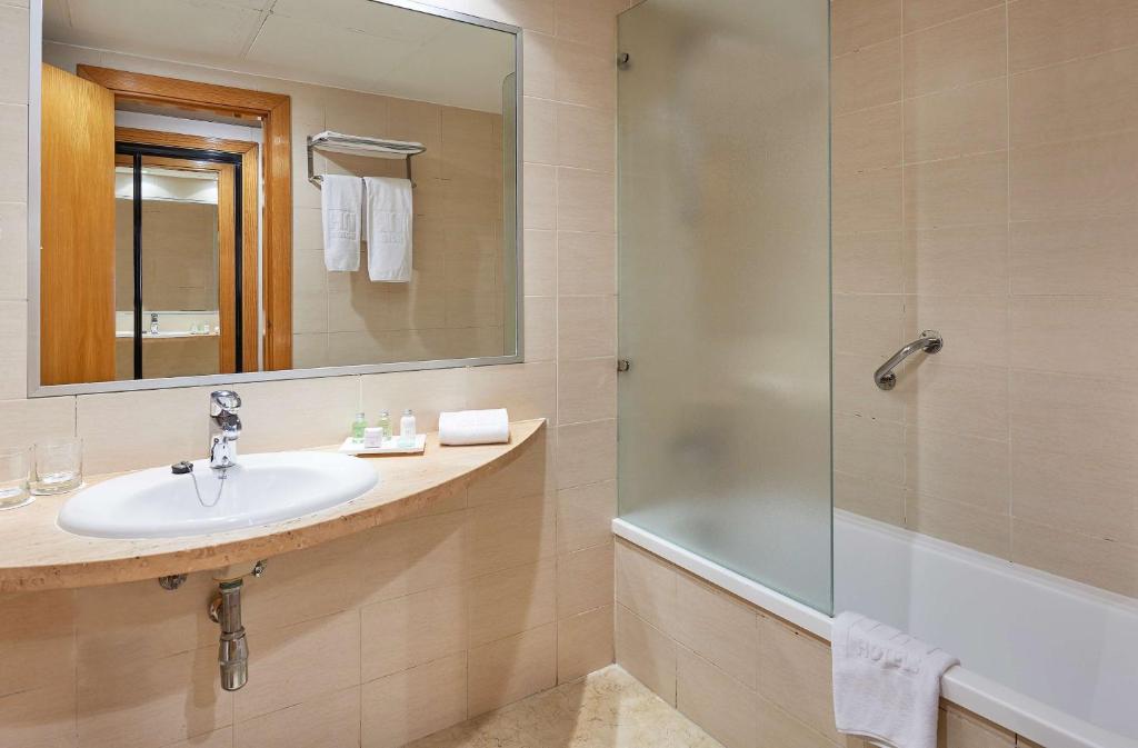 Un baño de NH Ciudad de Valencia