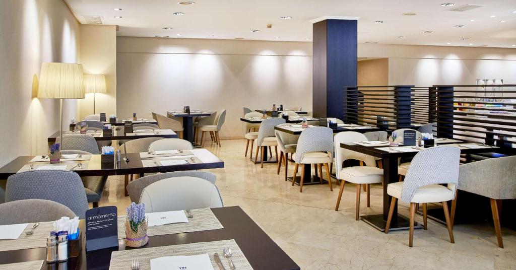 Un restaurante o sitio para comer en NH Ciudad de Valencia