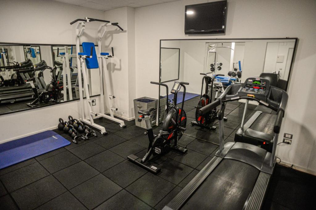 Fitness centrum a/nebo fitness zařízení v ubytování Hotel Excelsior Bari