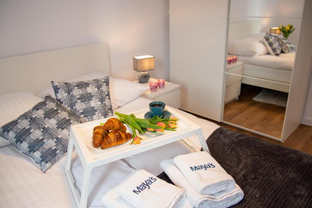 Posteľ alebo postele v izbe v ubytovaní Maya's Flats & Resorts 51 - Aura 40