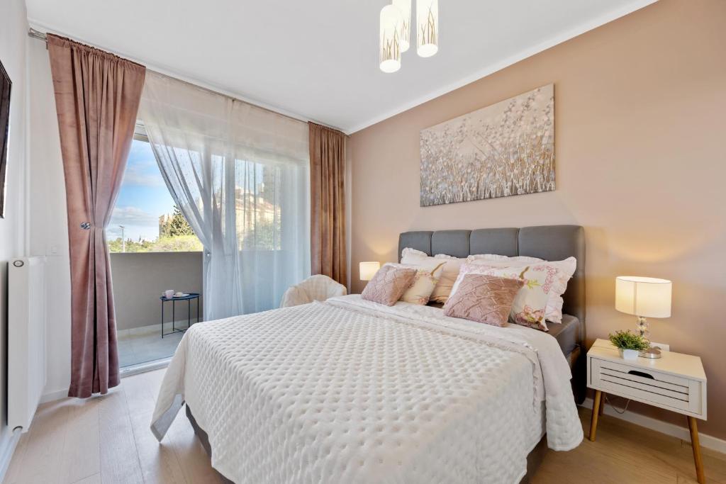 Ένα ή περισσότερα κρεβάτια σε δωμάτιο στο Apartments Karla & Jakov