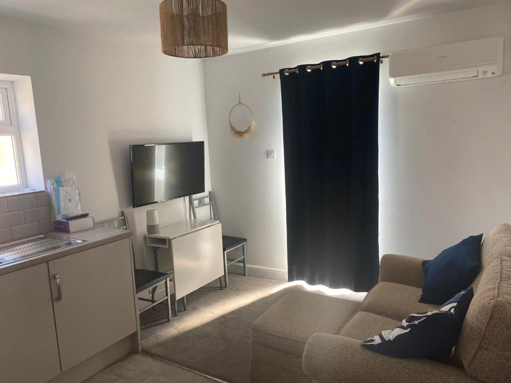 TV a/nebo společenská místnost v ubytování Cosy one bed central Fareham