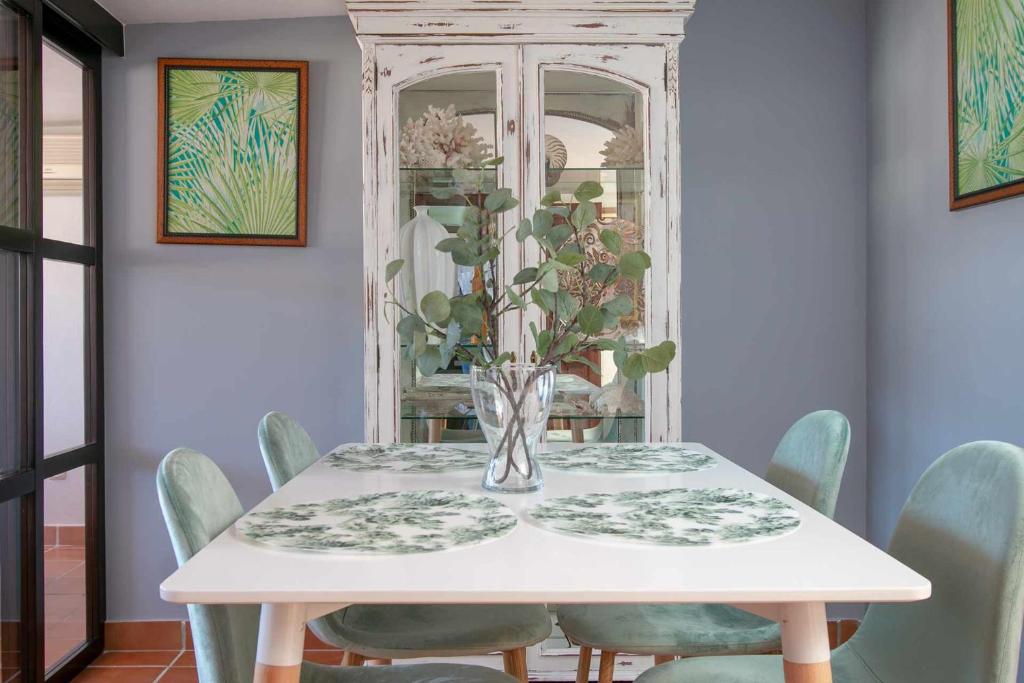 Zdjęcie z galerii obiektu LOR PINTADA Apartment w mieście Nerja