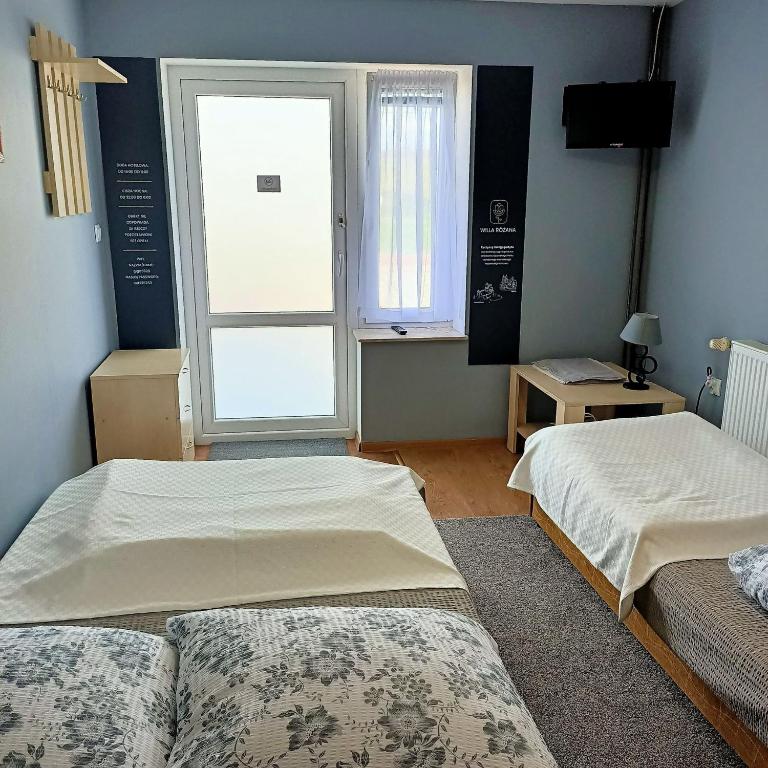 Postel nebo postele na pokoji v ubytování Willa Różana