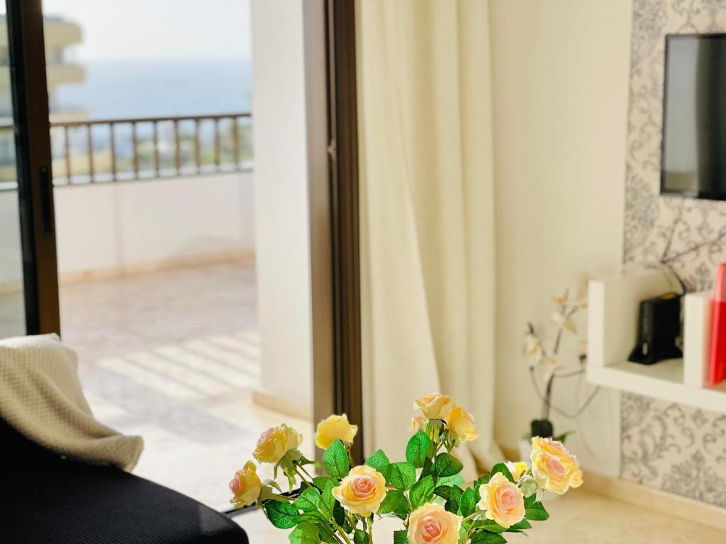 a vase with yellow flowers in a living room at Ocean Park II in Adeje